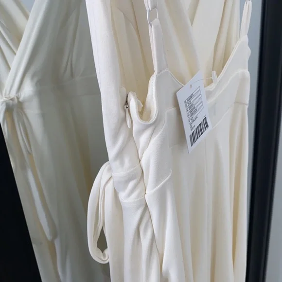 Urban Outfitters Kimchi Blue Veruca Skirted Wrap Romper XS - Picture 8 of 8